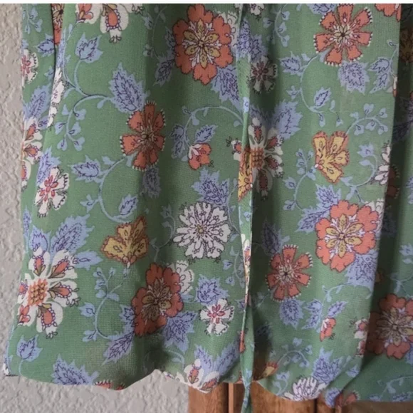 Max Studio Floral Green Sleeveless Top EUC - Picture 5 of 7